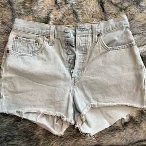 Levi’s high rise shorts size 27